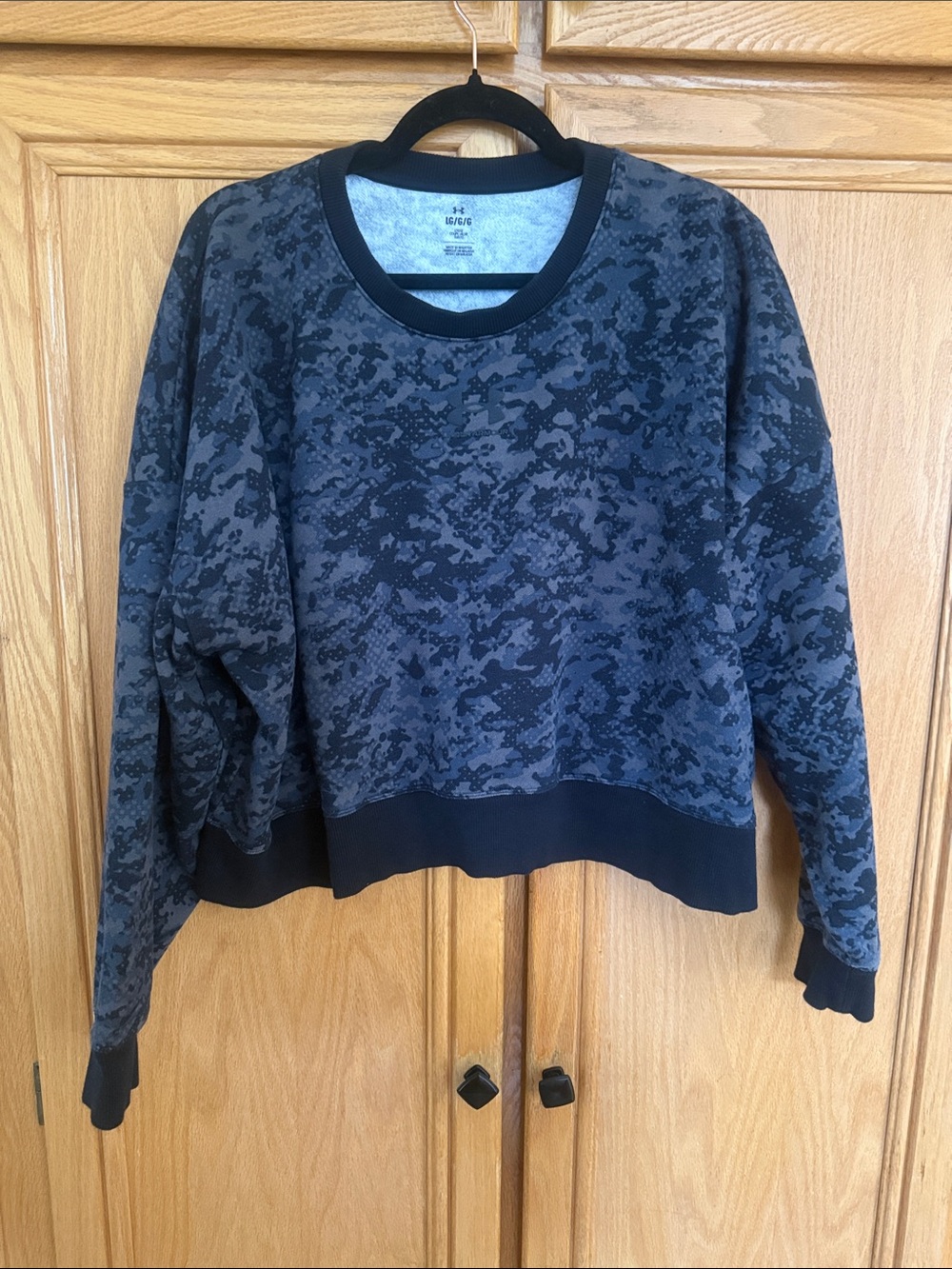 Under Armour Women's Black & Gray Patterned Crew Sweatshirt